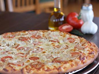 Order Chicken and Roma Tomato Pizza food online from Davanni's store, Plymouth on bringmethat.com