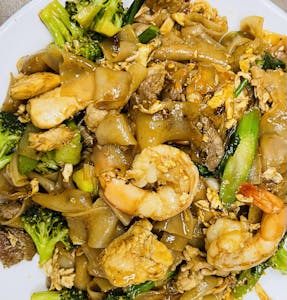 Order Pad See Ew Noodles food online from Royal Thai Restaurant store, Garden Grove on bringmethat.com