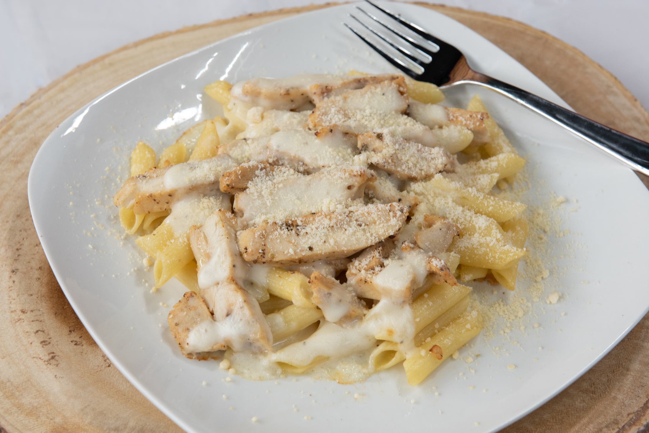 Order Lunch Chicken Alfredo food online from Roma Pizza & Pasta store, Nashville on bringmethat.com