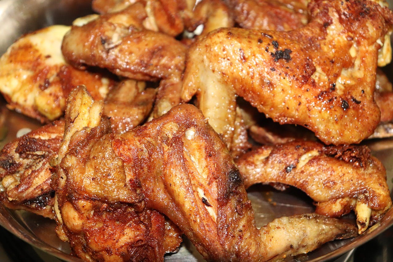 Order Bone-In Wings - Small food online from Pete's Za store, Grand Forks on bringmethat.com