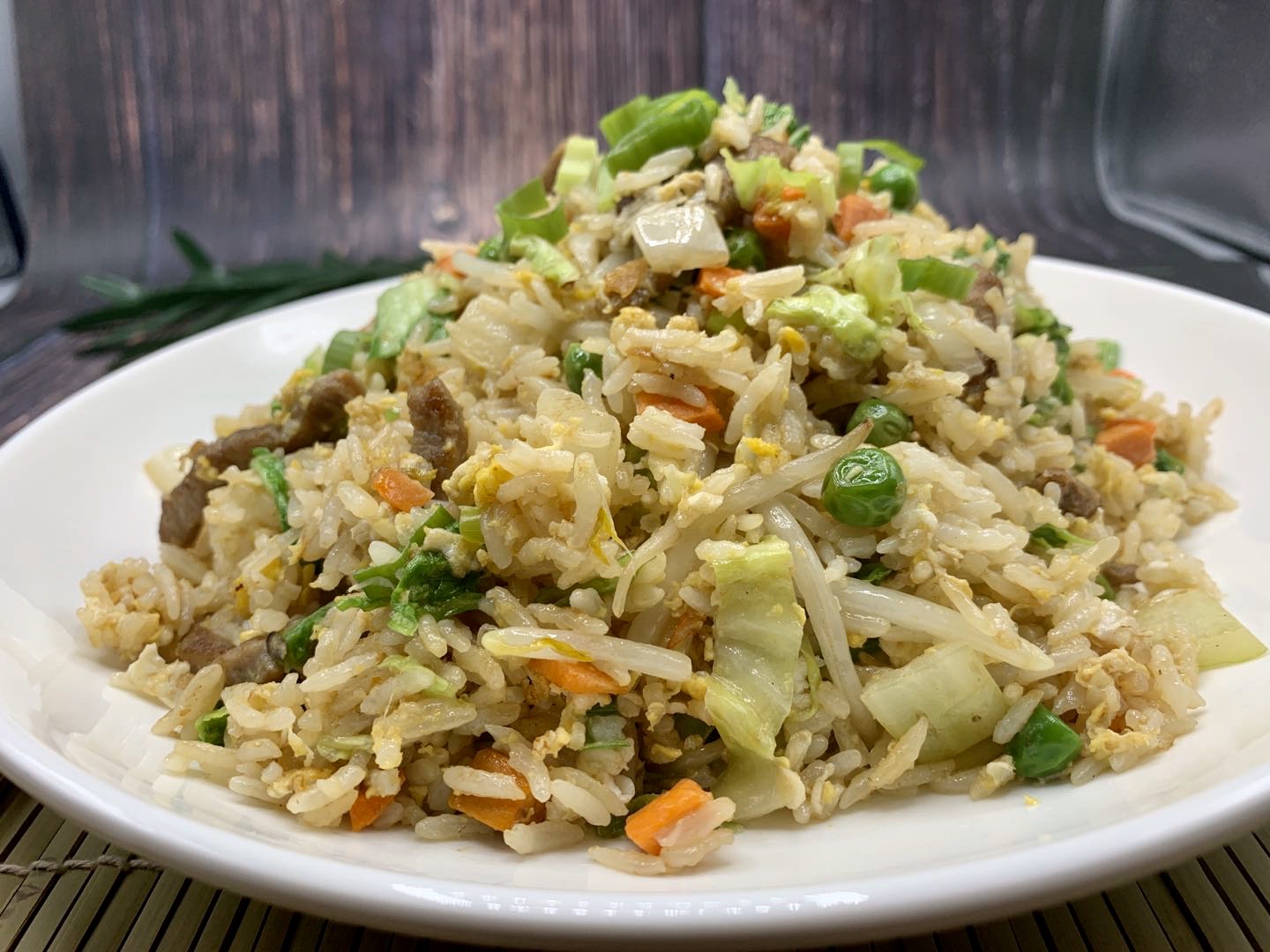 Order C4. Beef Fried Rice food online from Tasty Hand-Pulled Noodles store, New York on bringmethat.com