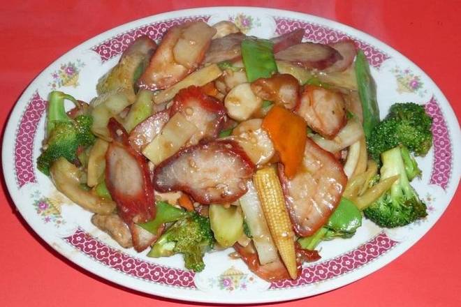 Order P4. BBQ Pork with Vegetables 素菜叉烧 food online from Jade Restaurant & Lounge store, Seattle on bringmethat.com