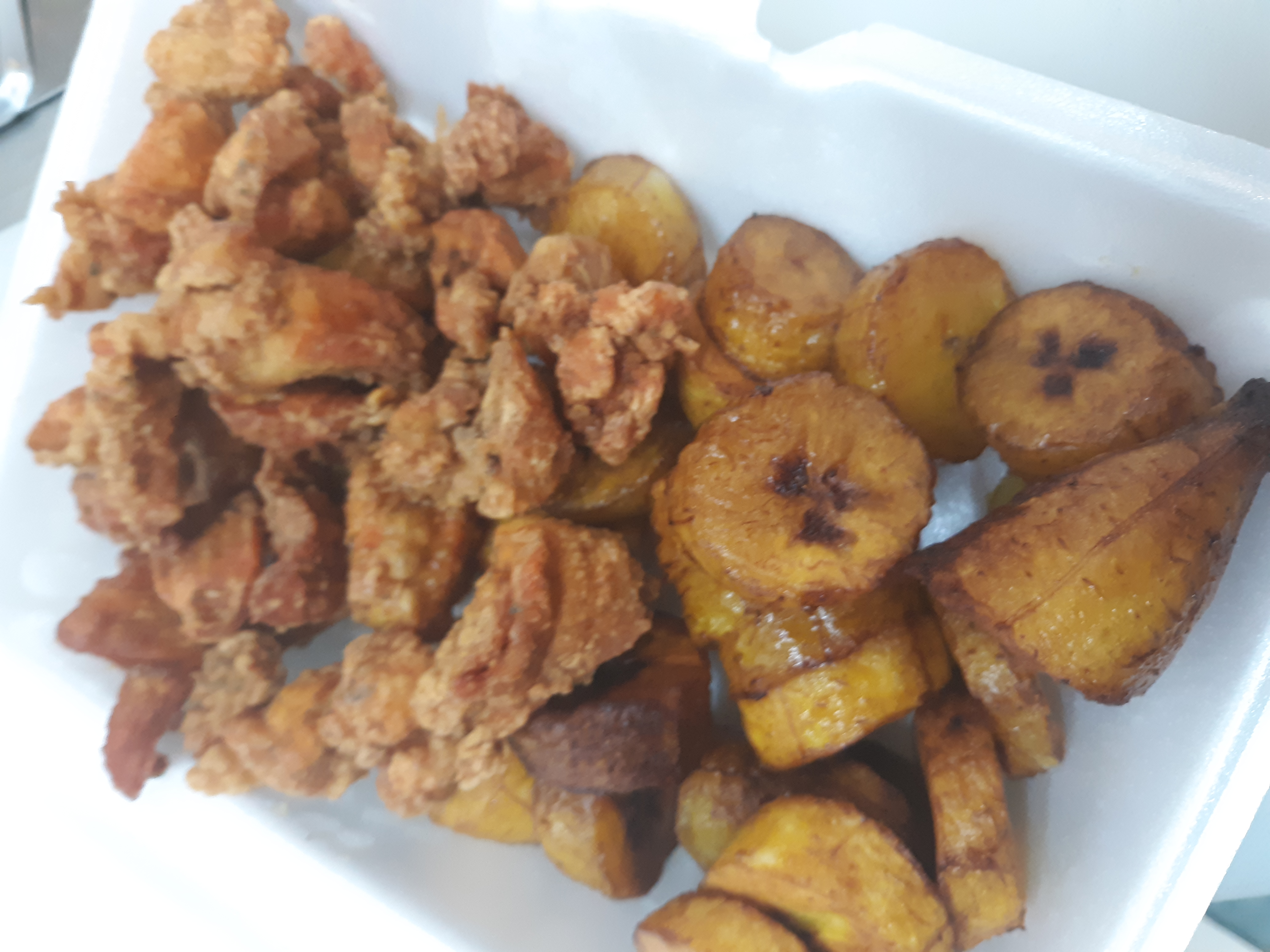 Order Chicharon con hueso y sin hueso food online from Oscar's Kitchen store, Bronx on bringmethat.com