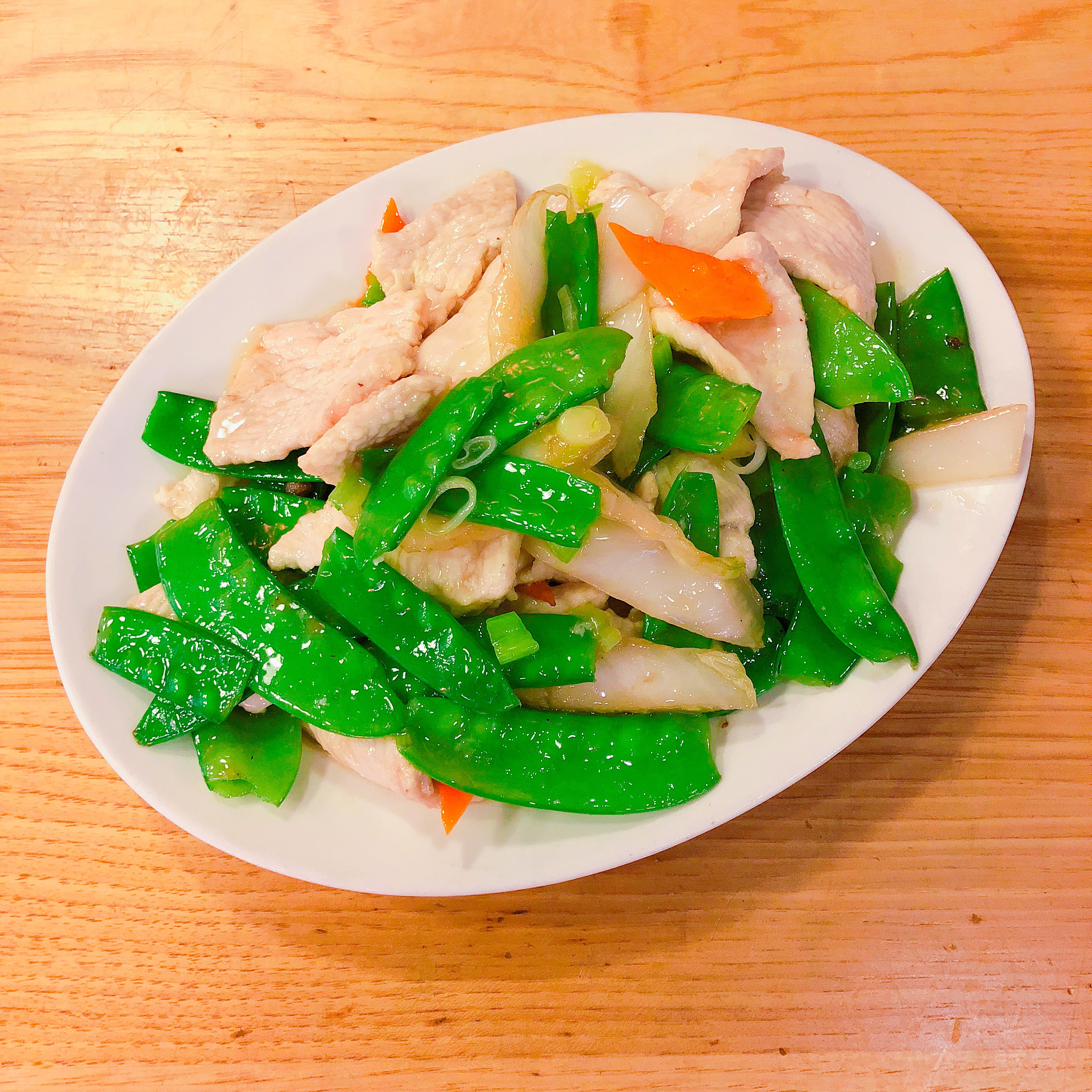 Order CK4. Chicken with Snow Peas food online from Ollie's Noodle Shop & Grille store, New York on bringmethat.com