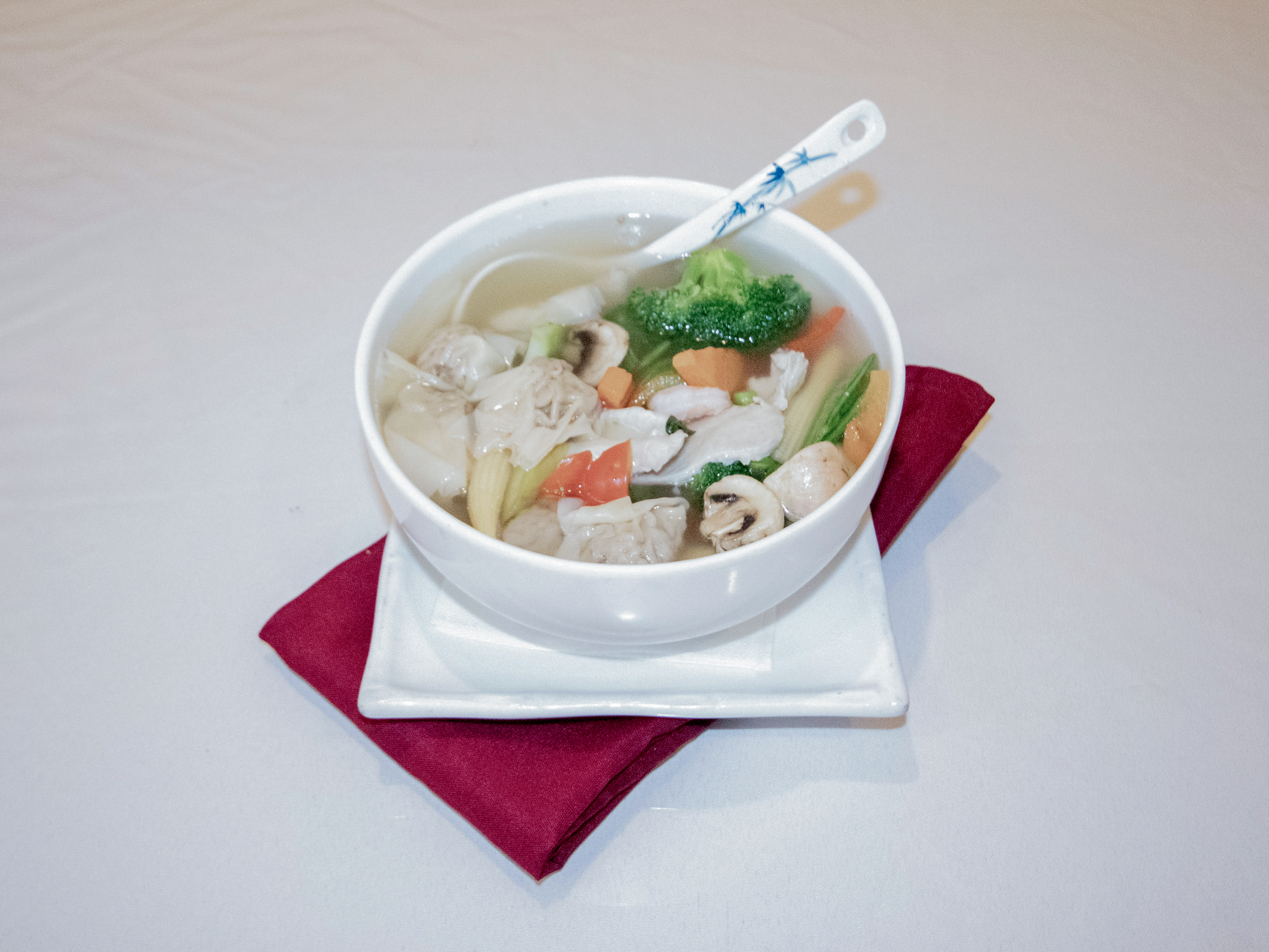 Order 106. Special Wonton Soup (32oz)..本楼云吞汤 food online from Panda Garden Chinese Restaurant store, Sugar Land on bringmethat.com