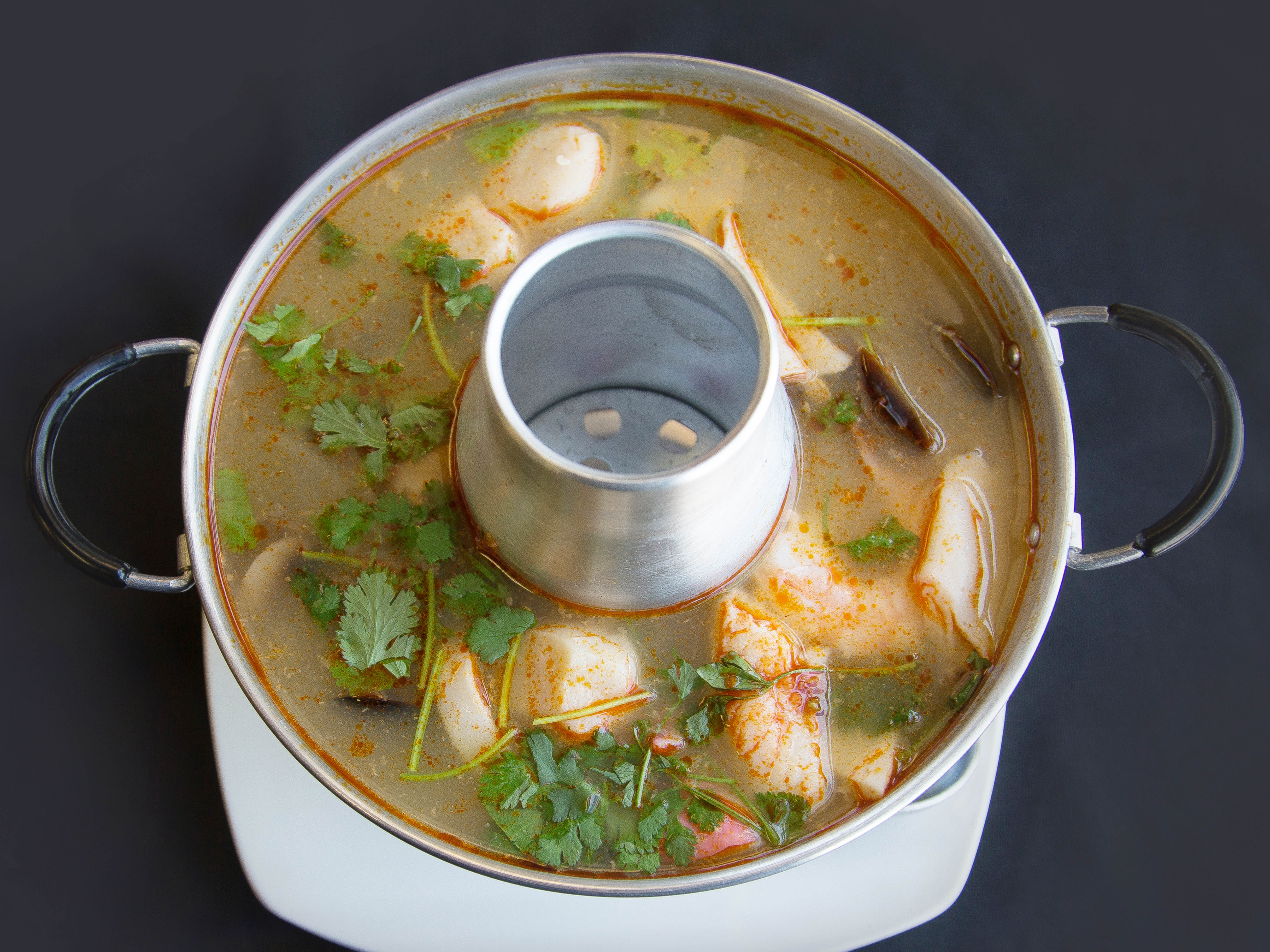 Order 8. Seafood Soup food online from Kunchorn Thai Food store, Gardena on bringmethat.com