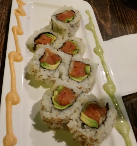 Order Spicy Tuna Roll food online from Kahuna Tiki store, North Hollywood on bringmethat.com