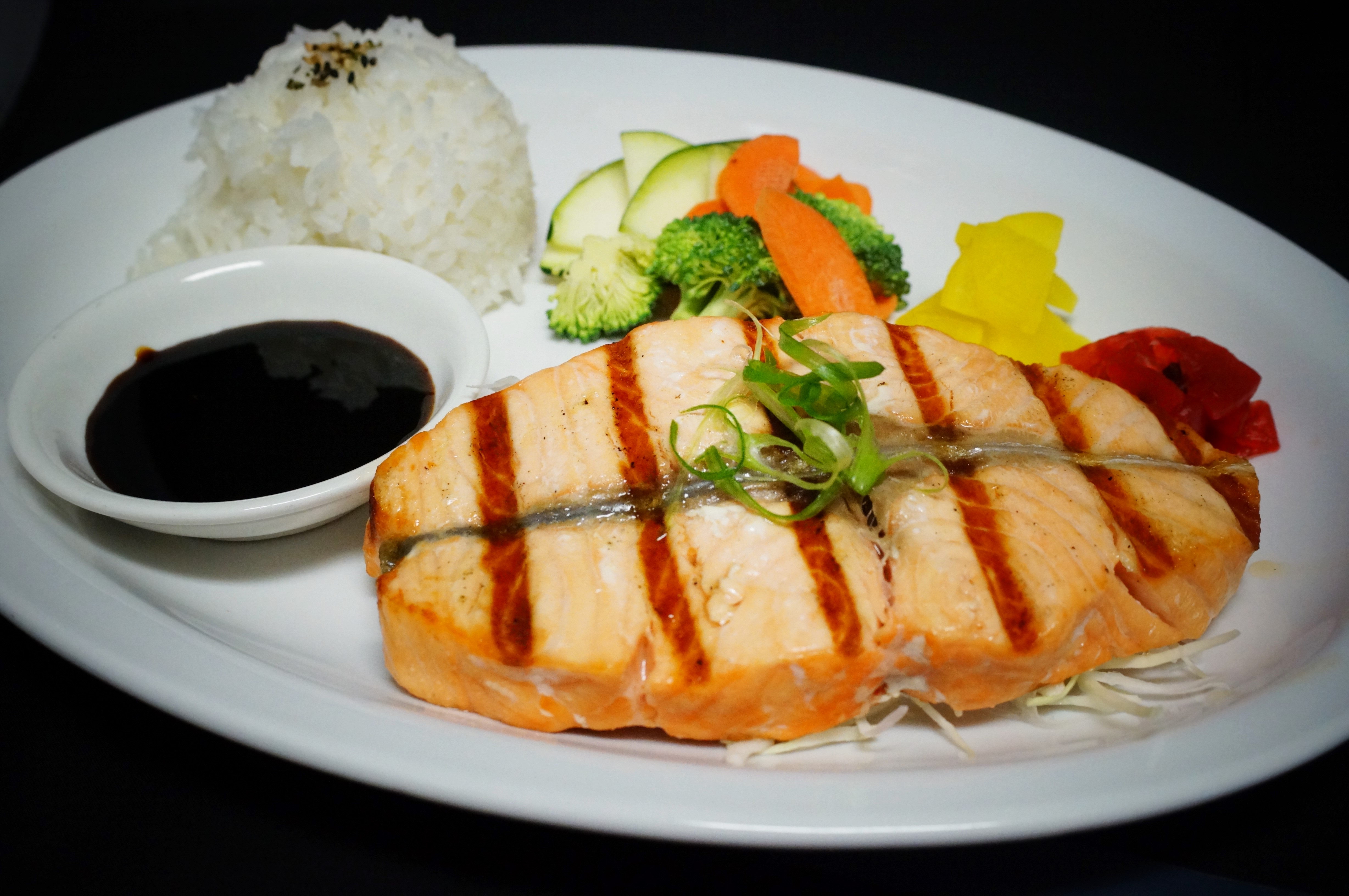 Order Salmon Teriyaki food online from Sakura Sushi And Grill store, Albuquerque on bringmethat.com