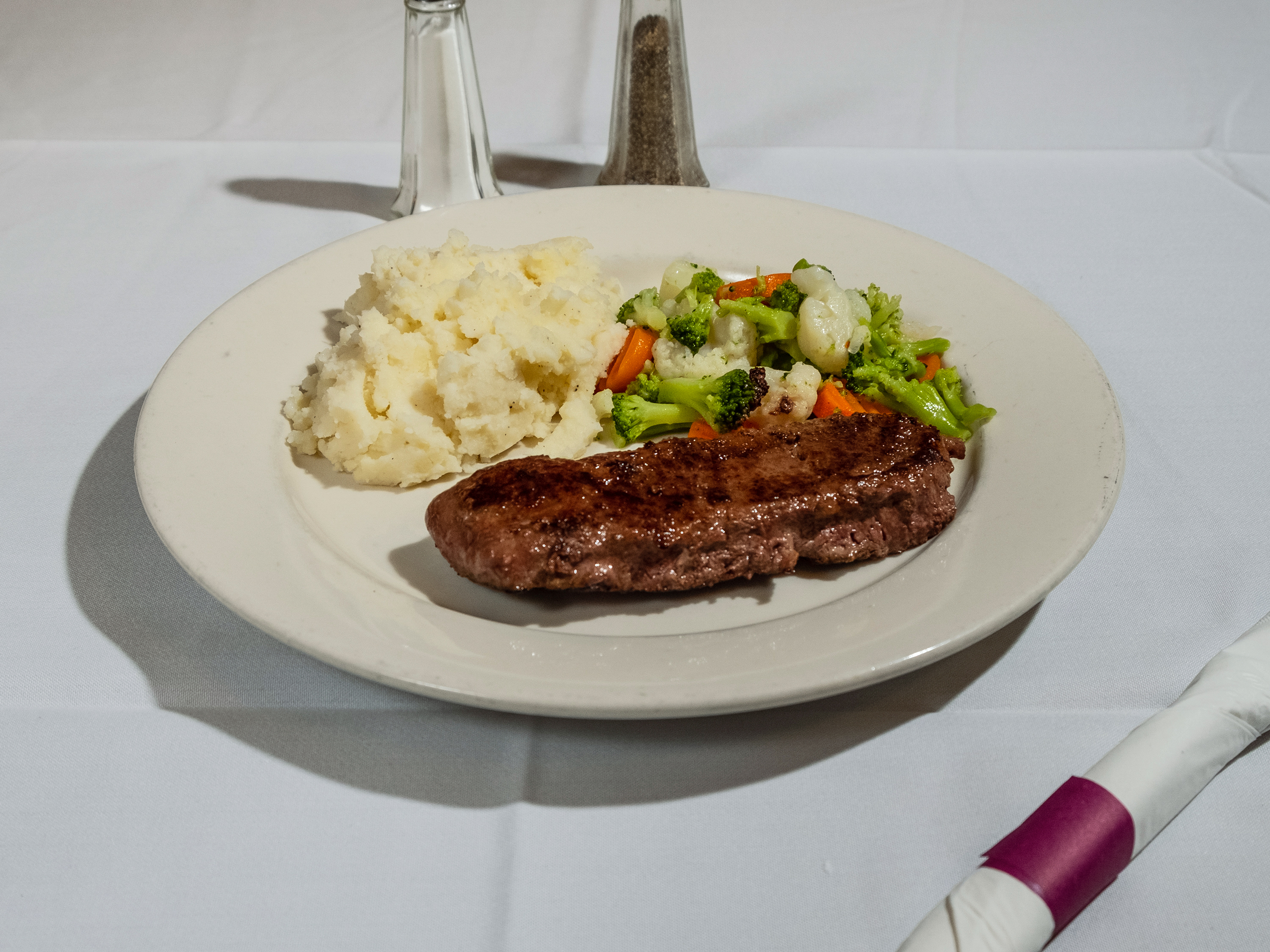 Order Grilled Flat Iron Steak food online from Oci Bar And Grill store, Hulmeville on bringmethat.com