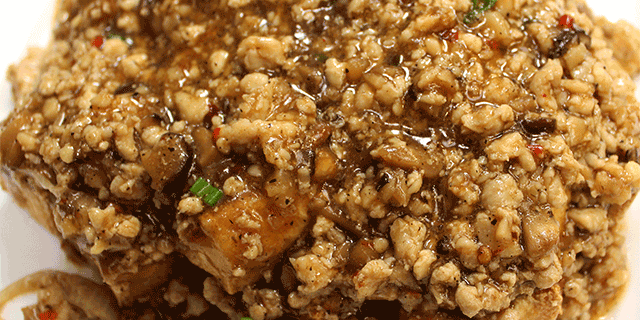 Order CRISPY TOFU WITH MINCE CHICKEN food online from Sushi Iwa store, Apex on bringmethat.com