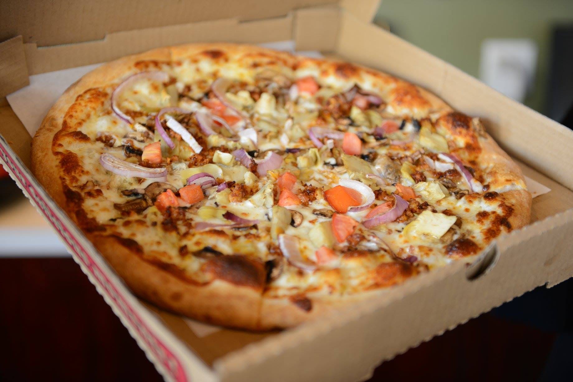 Order Spicy Buffalo Chicken Honey Chic Pizza - Small 10'' food online from Bella Roma store, Huntington Beach on bringmethat.com