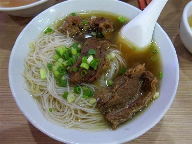 Order 8. Stewed Beef Vermicelli Noodle Soup(牛腩米粉) food online from New Fortune Restaurant store, San Francisco on bringmethat.com