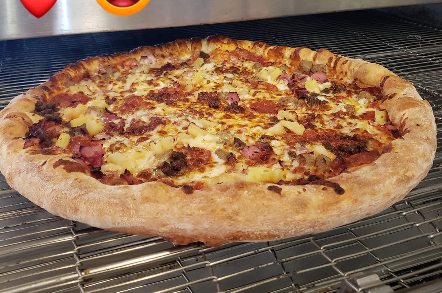 Order Hawaiian Style Pizza - Personal 8" food online from Mama Mais Pizza store, Culpeper on bringmethat.com
