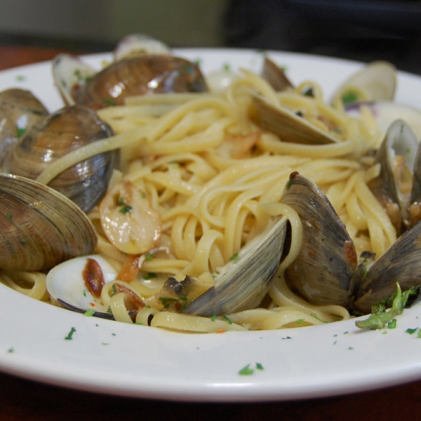 Order Linguine alla Vongole food online from Francesco's Pizza store, New York on bringmethat.com