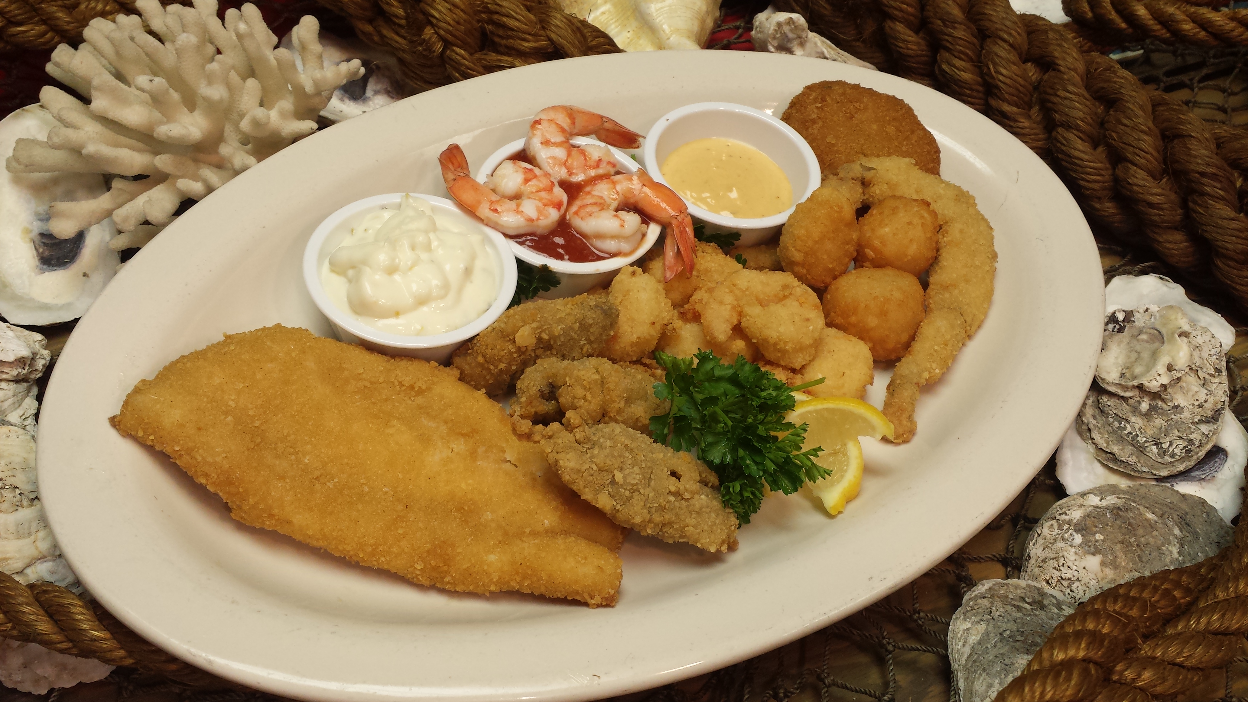 Order Fried Seafood Platter Combo food online from Kingfish store, Jeffersonville on bringmethat.com