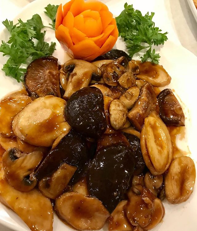 Order Mushroom Trio in Oyster Sauce food online from Evergreen on 38th Street store, New York on bringmethat.com