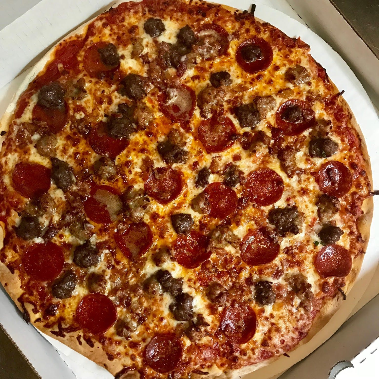 Order Land Rover Pizza - Small 12'' food online from Jp Pizza & Grill store, Wilmette on bringmethat.com