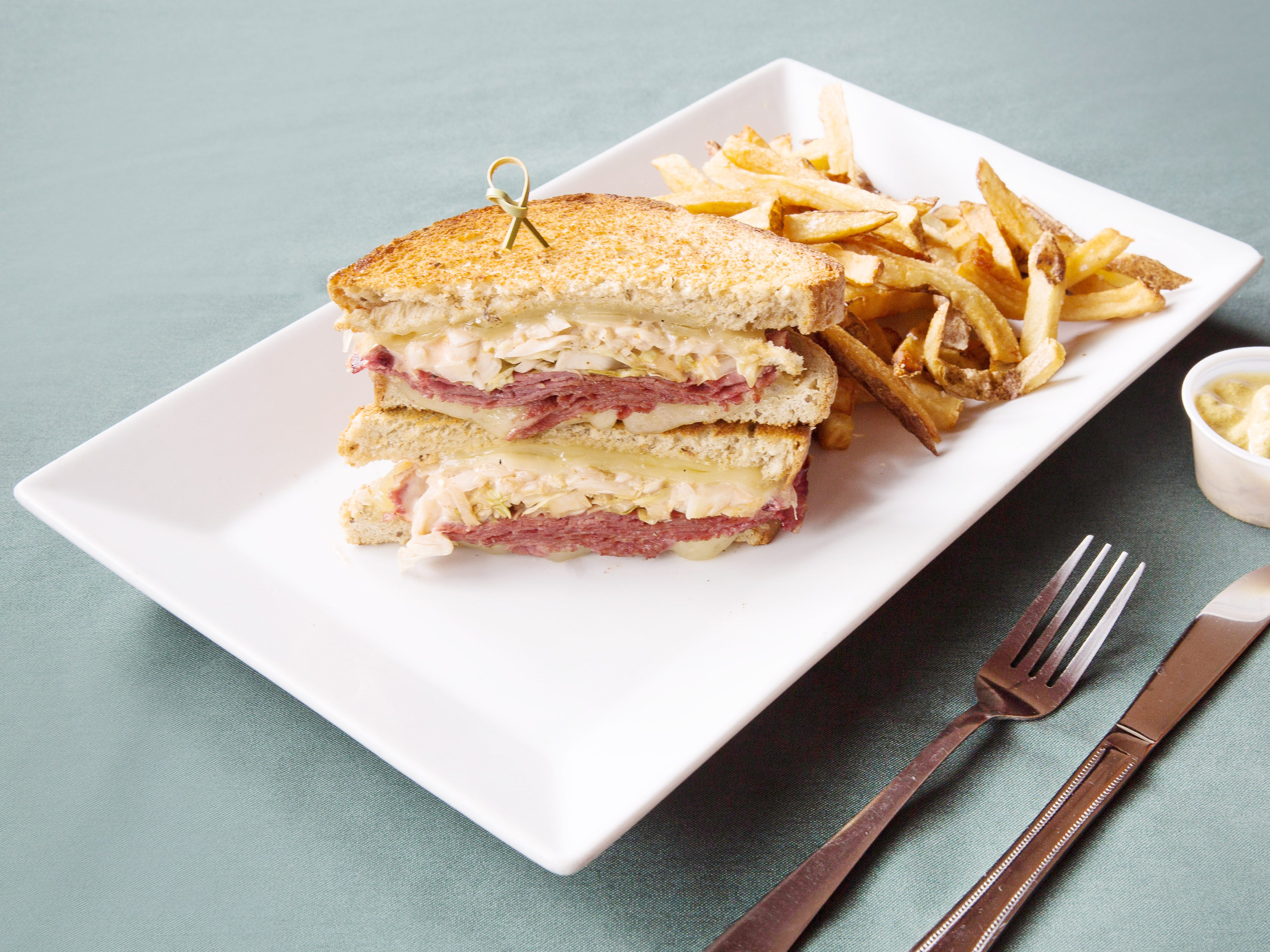 Order Corned Beef Sandwich food online from The Irish Times store, Los Angeles on bringmethat.com