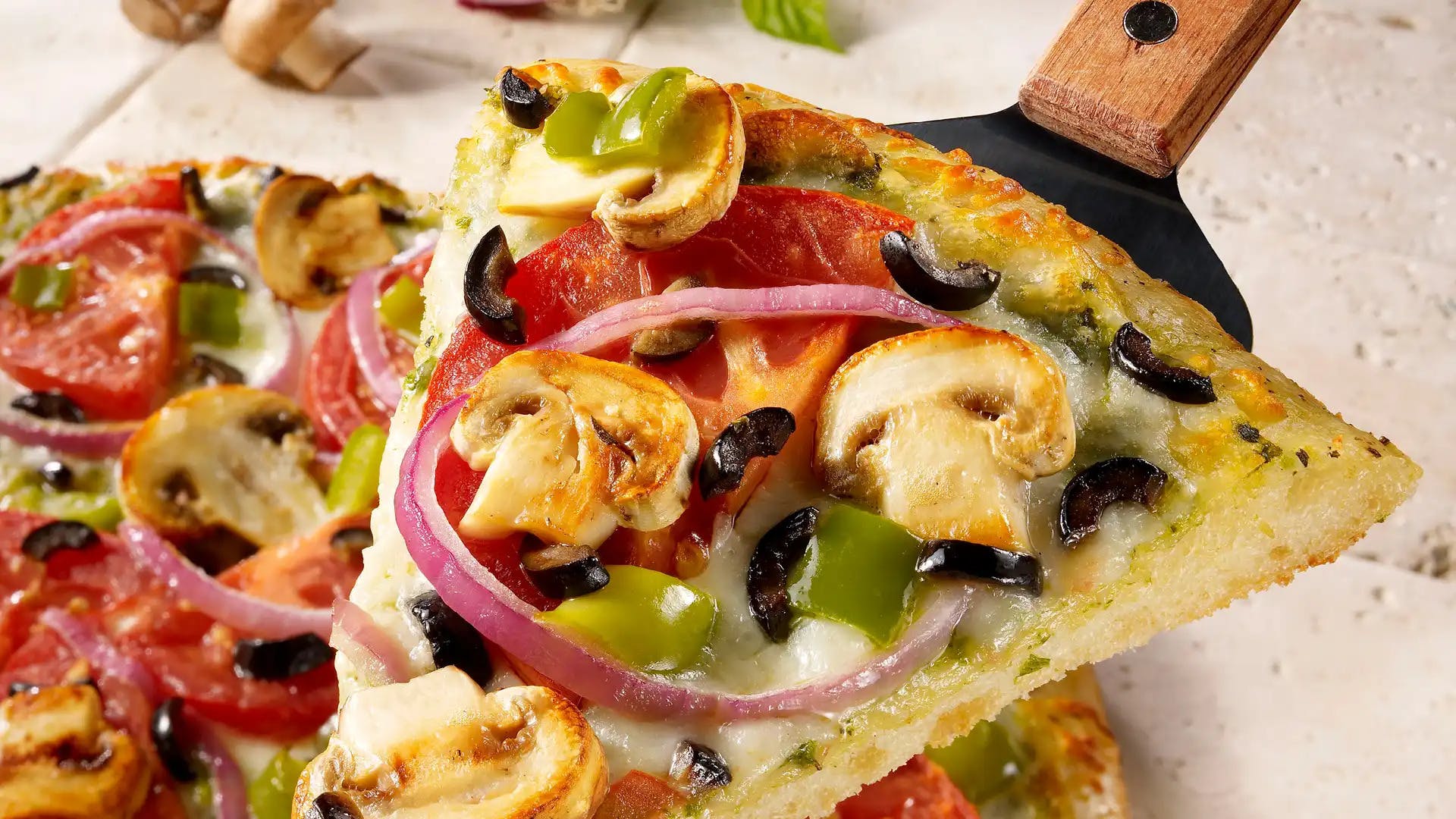 Order Veggie Supreme Pizza - Pizza food online from Schlotzsky store, Battle Creek on bringmethat.com