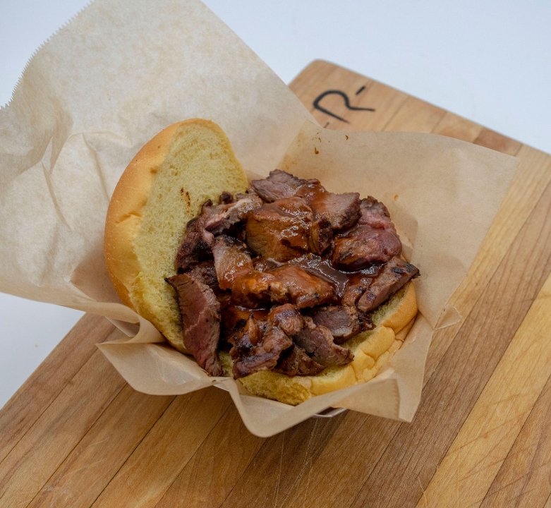 Order Grilled Lamb Sandwich food online from Rocklands Barbeque & Grilling Company store, Arlington on bringmethat.com