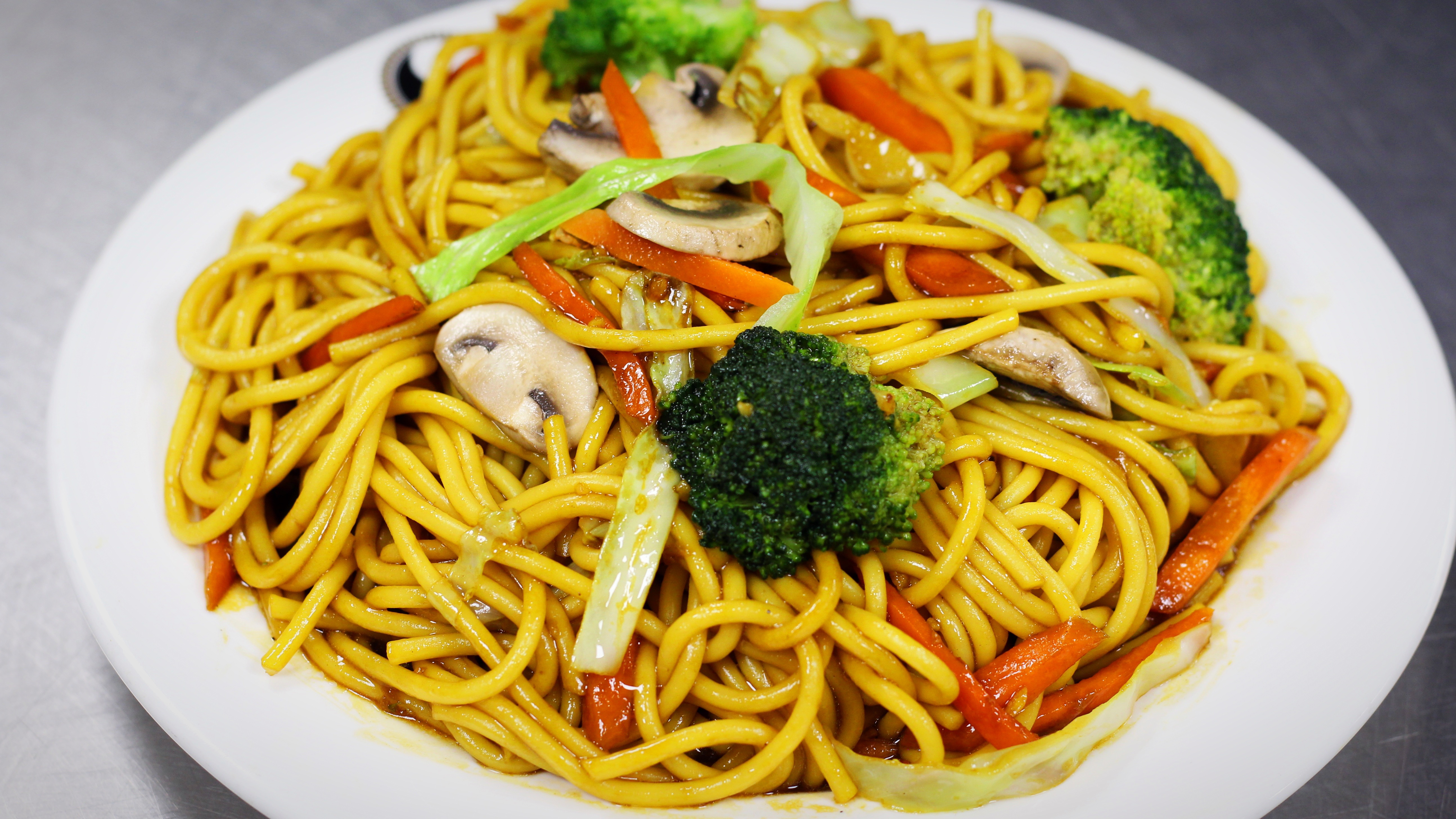 Order L2. Vegetarian Lo Mein food online from Captain King Seafood City store, Memphis on bringmethat.com