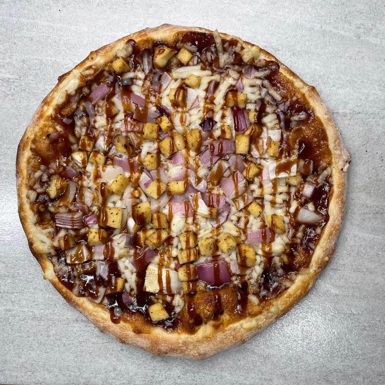 Order Vegan BBQ Chicken Pizza - Small 10'' food online from Troys Italian Kitchen store, Arlington on bringmethat.com