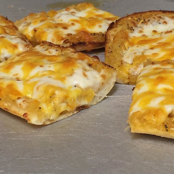 Order Garlic Cheese Bread food online from Aladino Pizza store, Brentwood on bringmethat.com