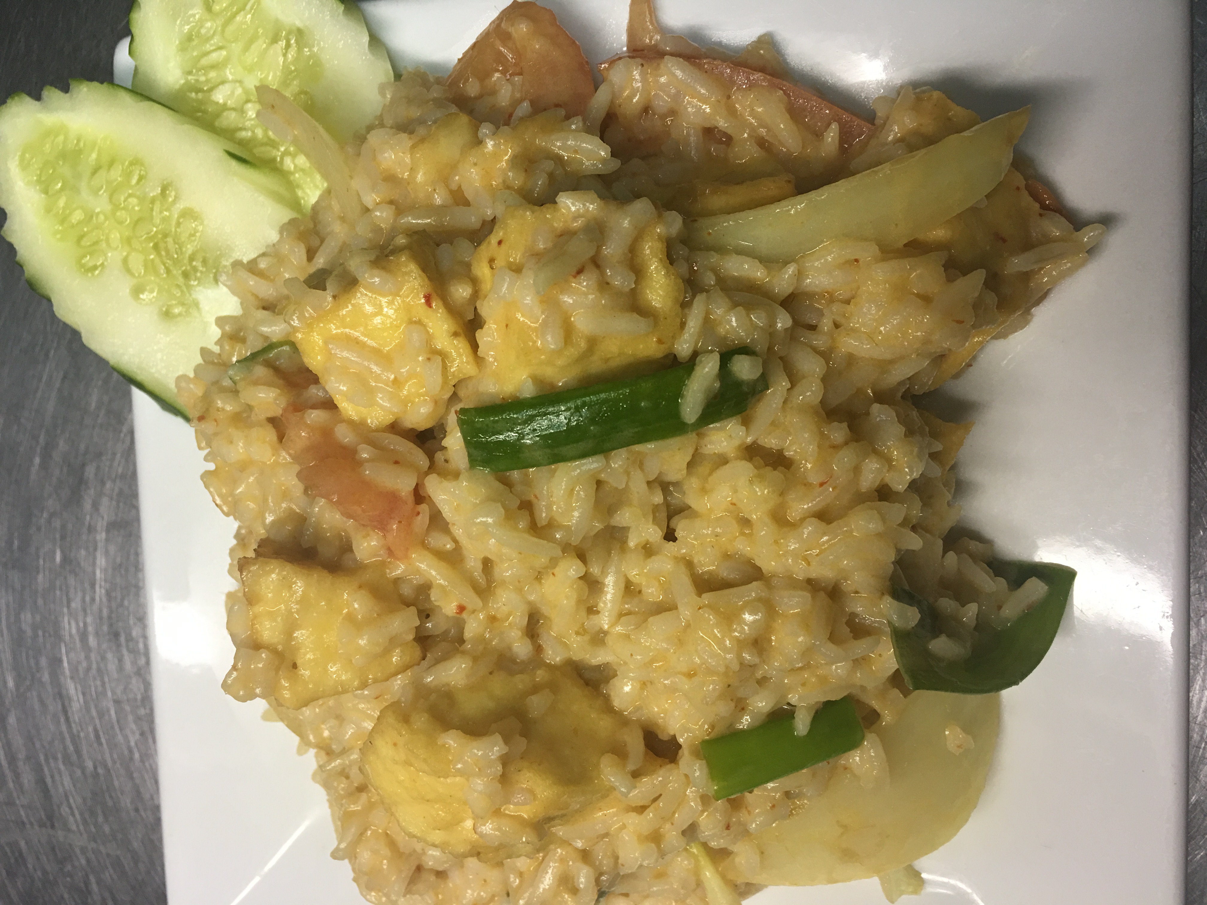 Order R6. Curry Fried Rice food online from Thai Top Ten store, Richmond on bringmethat.com