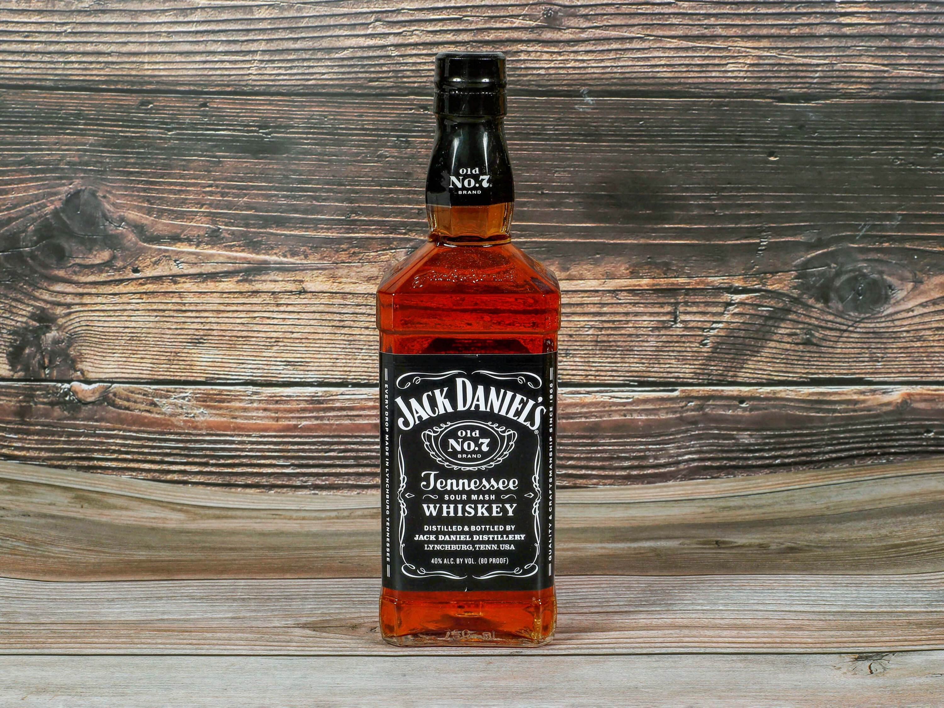Order Jack Daniel's Black Label, 750 ml. Whiskey food online from G & G Liquor Store store, Fresno on bringmethat.com