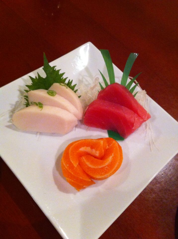 Order 40. Sashimi Appetizer food online from Yummy sushi store, New York on bringmethat.com