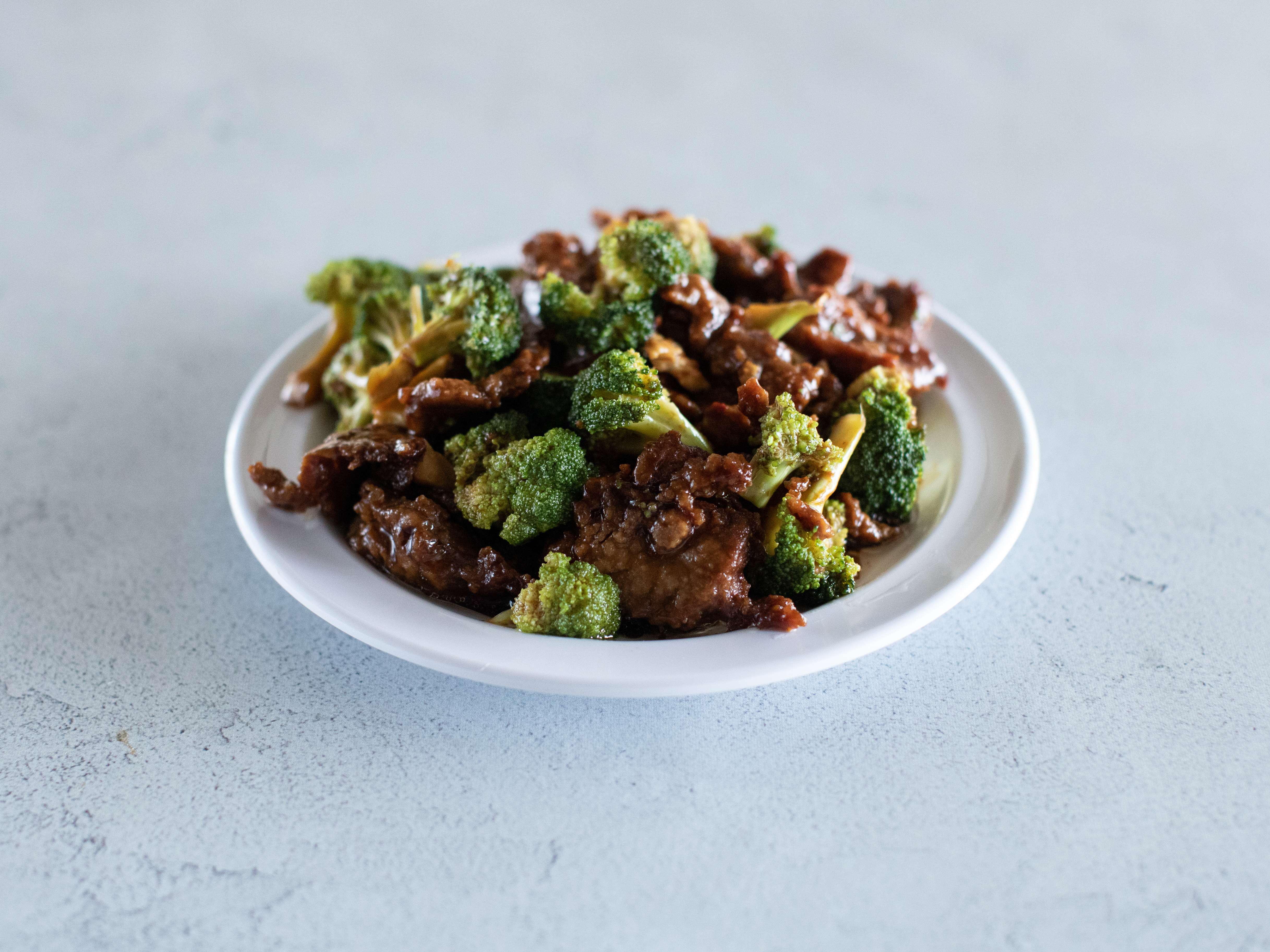 Order B4. Beef and Broccoli food online from Yen Ching store, Henrico on bringmethat.com