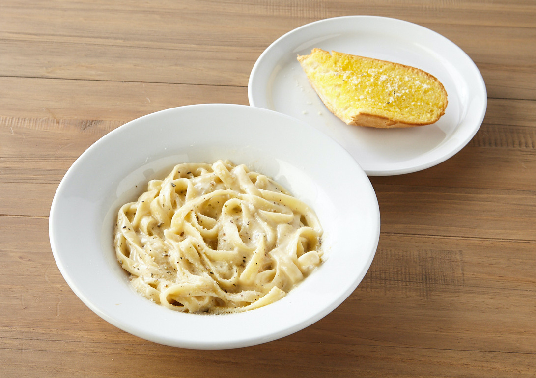 Order Child Fettuccine Alfredo food online from Johnnys New York Style Pizza store, Peachtree City on bringmethat.com