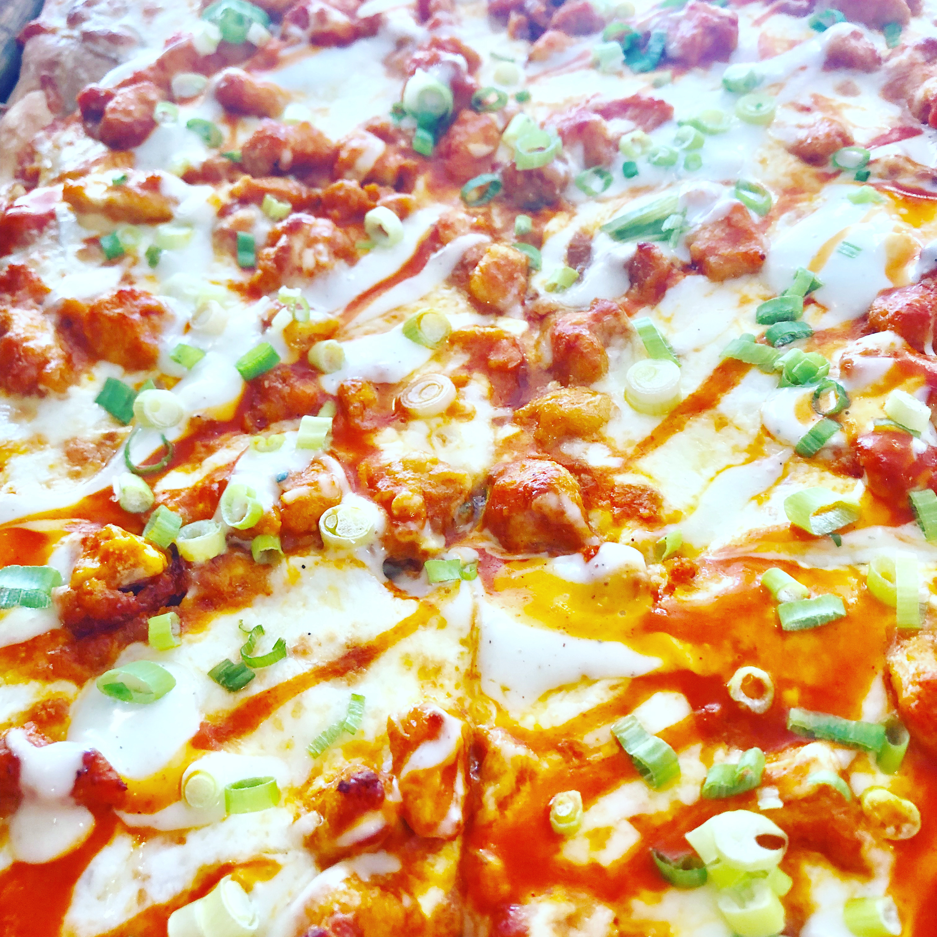 Order Buffalo Chicken Pizza food online from Gigi's New York Style Pizza & Restaurant store, Rumson on bringmethat.com