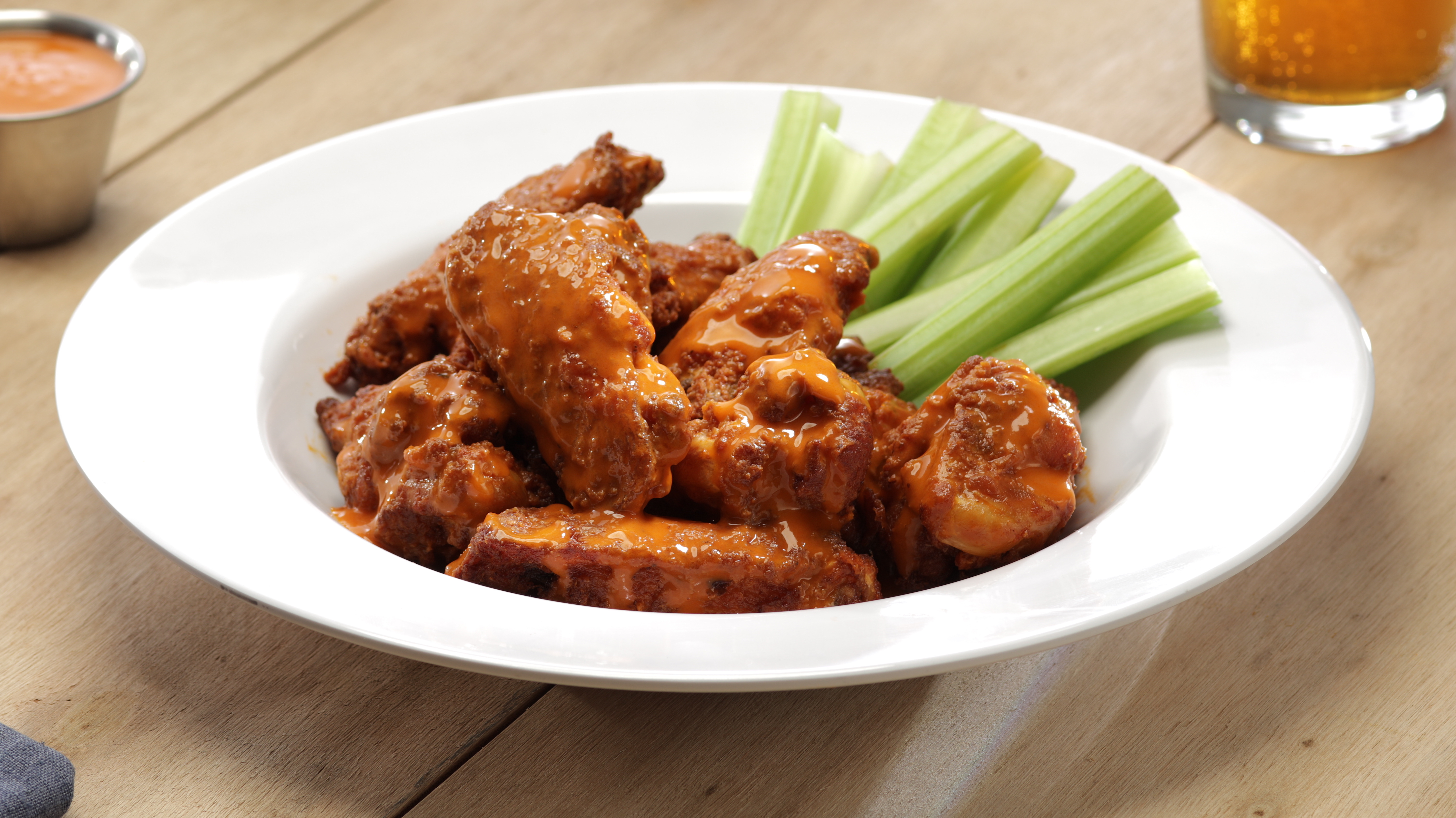 Order 8 Wings food online from Johnny's New York Style Pizza store, Atlanta on bringmethat.com