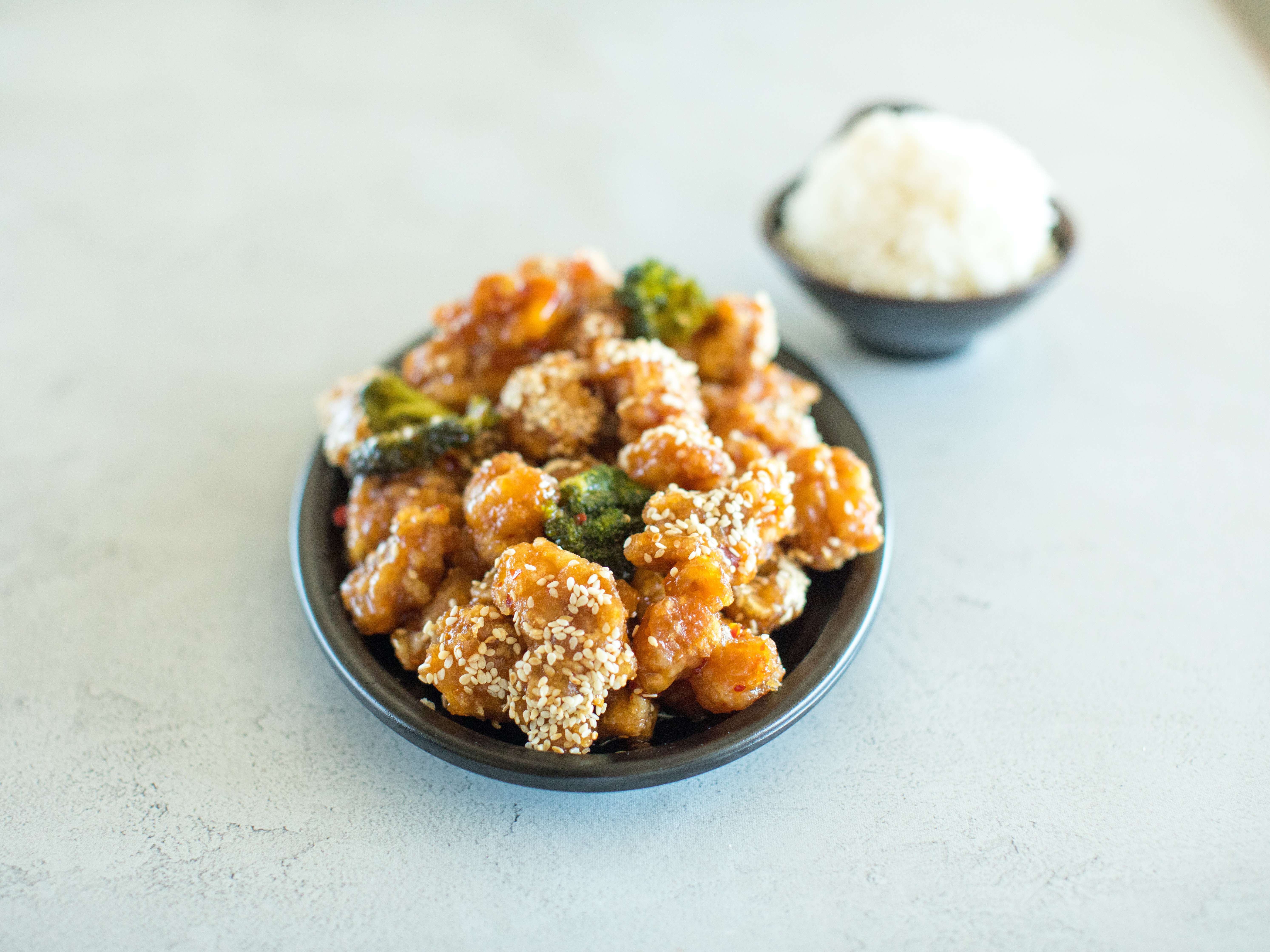 Order S12. Sesame Chicken Special Deluxe food online from Fu Jian Chinese Restaurant store, Richmond on bringmethat.com