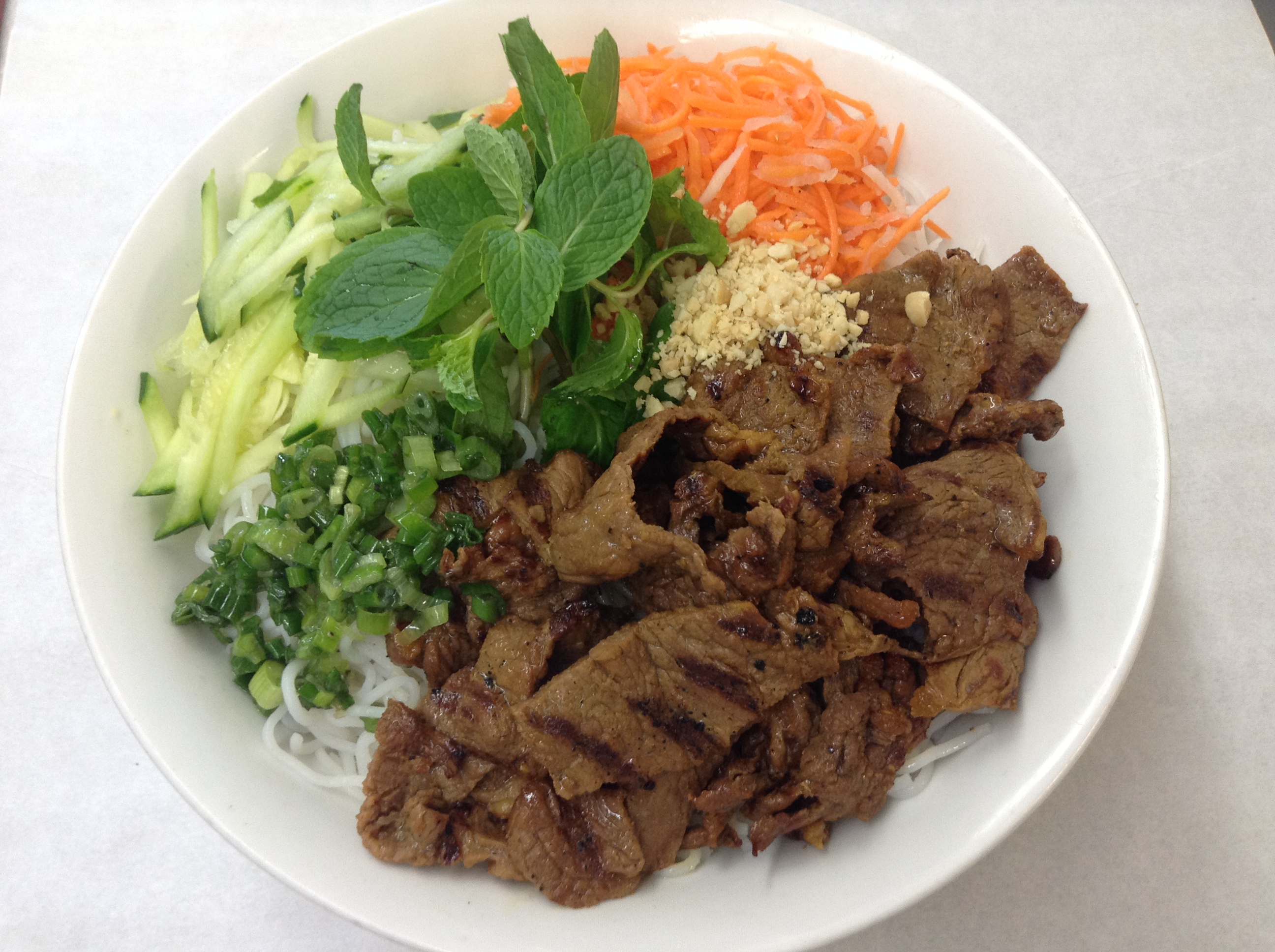 Order B08. Vermicelli with BBQ Beef (BBN) food online from Pho Daily store, Gardena on bringmethat.com