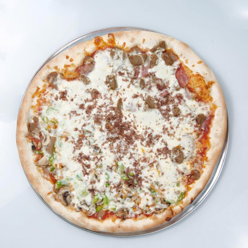 Order Zeno’s Supreme Pizza - Medium 12'' food online from Zeno Italian Grill store, Pembroke on bringmethat.com