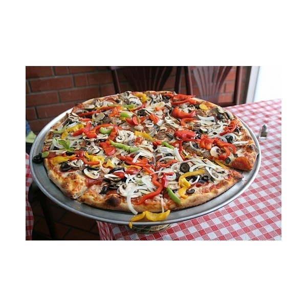 Order Deluxe Pizza food online from Ameci Pizza and Pasta store, Irvine on bringmethat.com