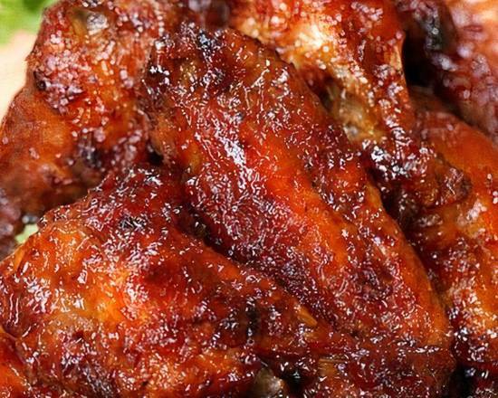 Order 18 BBQ Wings food online from Richard's Super Premium Ice Cream store, Chicago on bringmethat.com