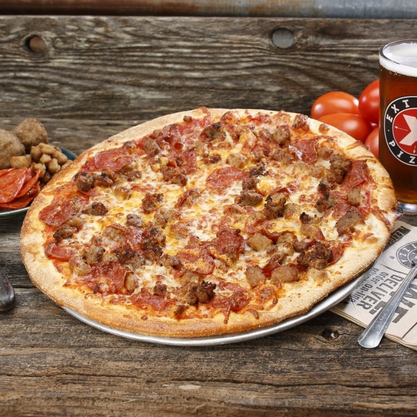 Order Everest Pizza food online from Extreme Pizza store, Charlottesville on bringmethat.com