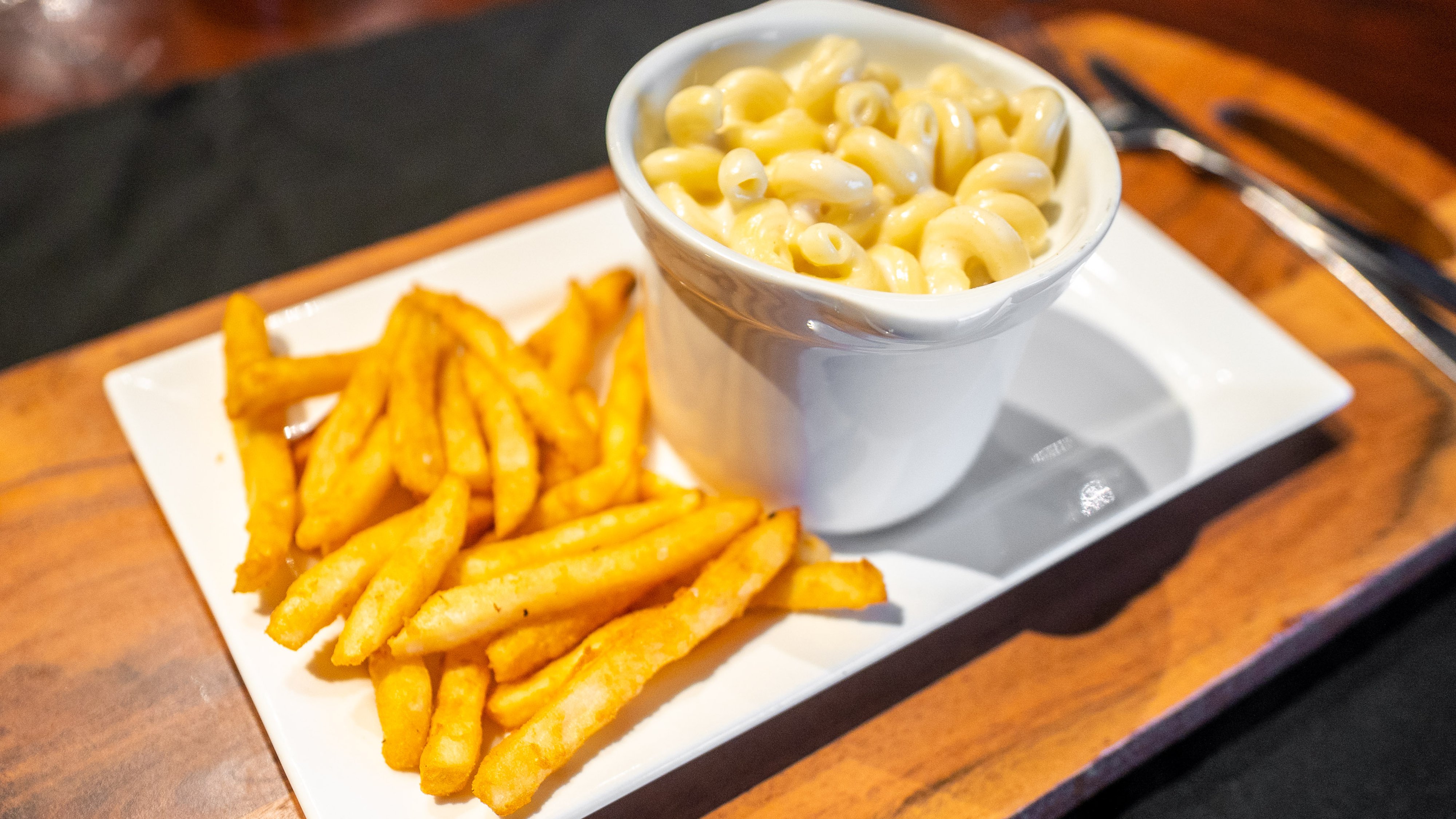 Order Kids Mac and Cheese food online from Black Rock Bar & Grill store, Toledo on bringmethat.com