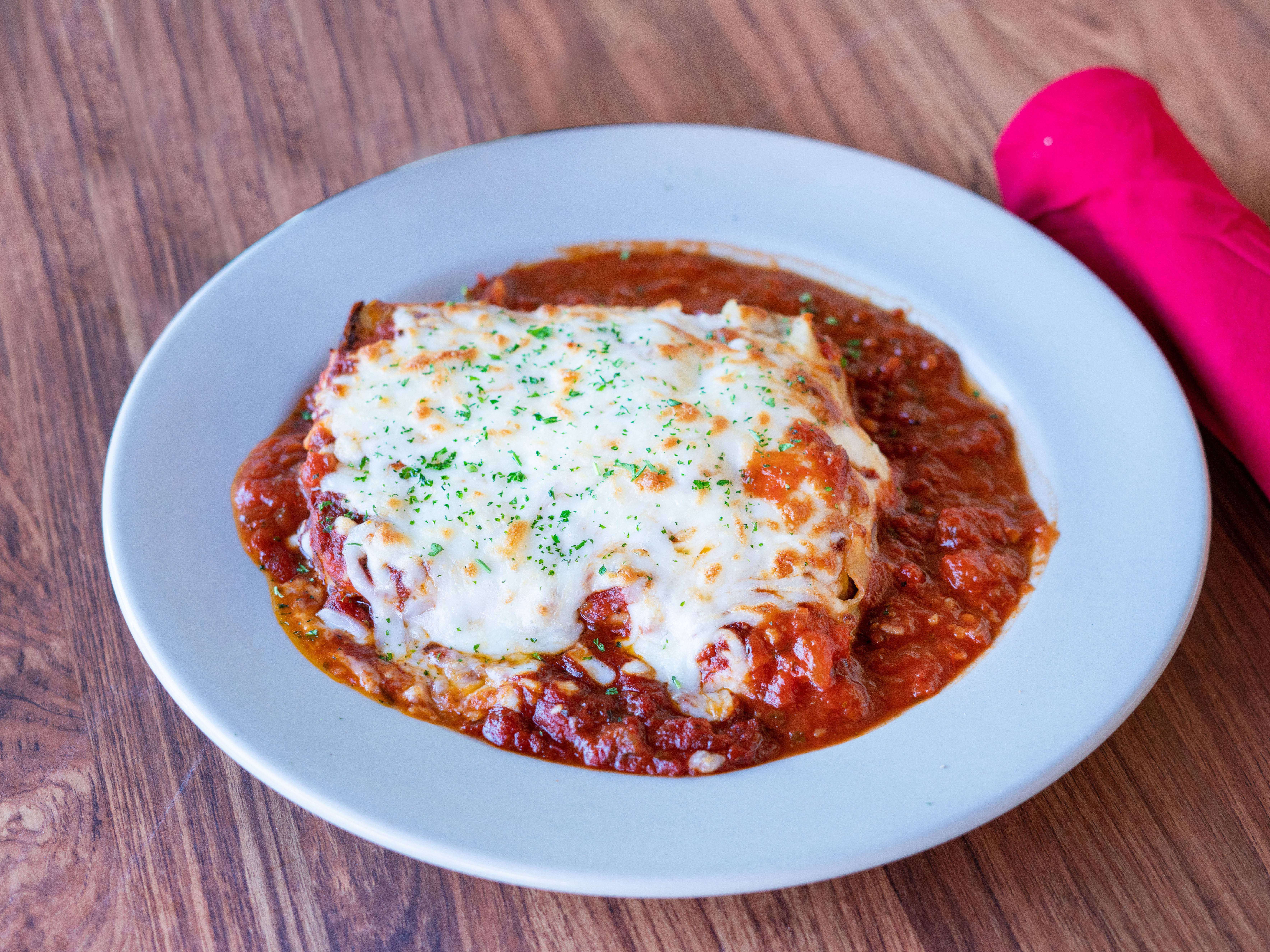 Order Beef Lasagna food online from Vito Pizza & Grill store, Irving on bringmethat.com