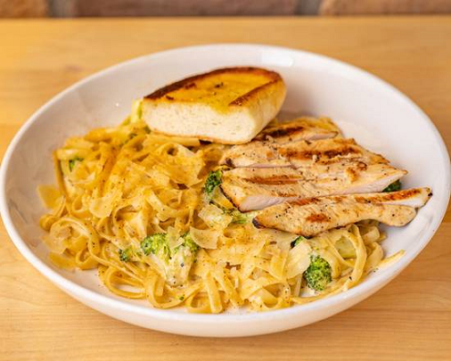Order Fettuccine Alfredo food online from B52 Burgers & Brew store, Inver Grove Heights on bringmethat.com