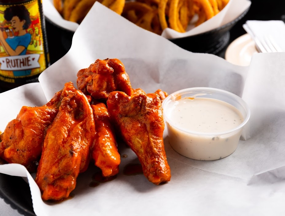 Order Hot Wings (1lb) food online from Scornovacca Ristorante store, Des Moines on bringmethat.com