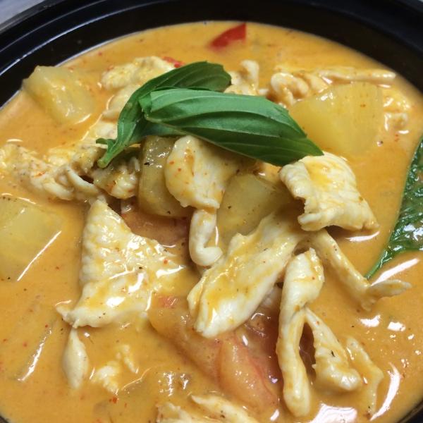 Order Pineapple Curry food online from Thai Tea Asian Fusion Cafe  store, Irving on bringmethat.com
