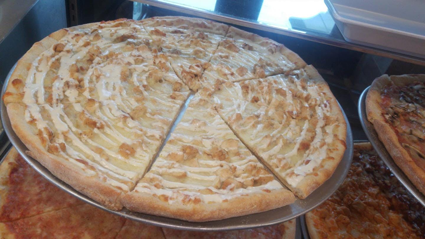 Order Chicken Buffalo Pizza - Small 10" (8 Slices) food online from 309 Pizza store, Hazleton on bringmethat.com