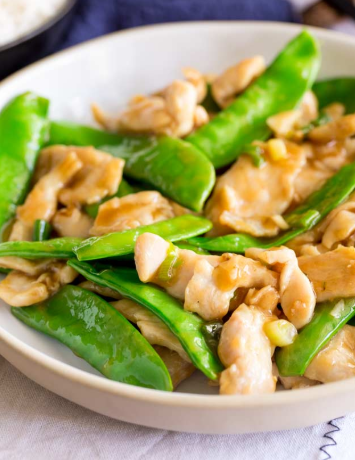 Order 31. Chicken with Snow Peas food online from Great Wall Chinese Restaurant store, Doylestown on bringmethat.com