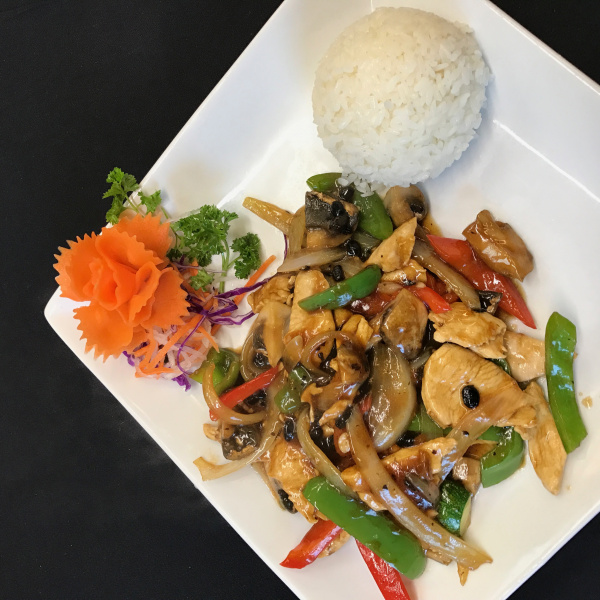Order 4. Chicken in Black Bean Sauce food online from Sakura Asian Fusion store, Kissimmee on bringmethat.com