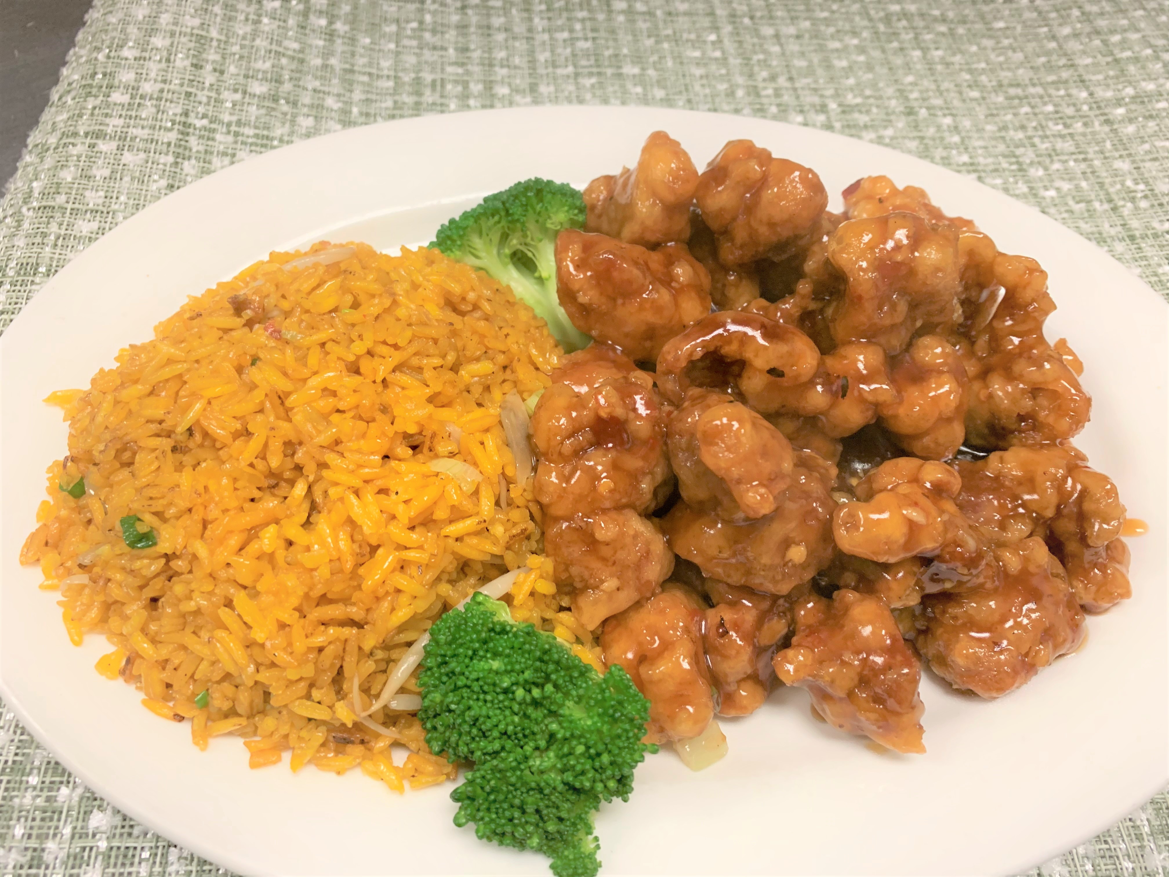Order C17. General Tso's Chicken Combo左鸡 food online from Fuji China store, Knightdale on bringmethat.com