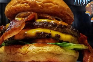 Order Bacon me Crazy Burger food online from Mr. Sizzles Curbside store, Stafford on bringmethat.com